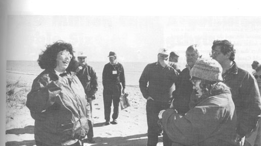 Sue Wright (left), interpreter at
Illinois Beach State Park, gives visitors a tour of the park's natural area.